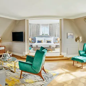Mandarin Oriental, Hotel